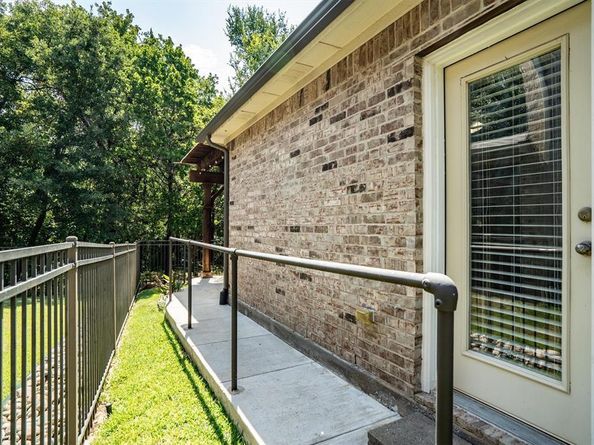 590  Sheldon Road , Lantana Texas 76226