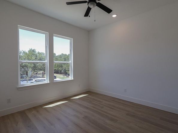 2833  Avenue L  , Fort Worth Texas 76105