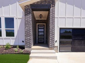2833  Avenue L  , Fort Worth Texas 76105