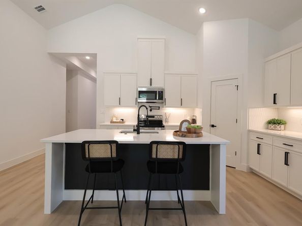 2833  Avenue L  , Fort Worth Texas 76105