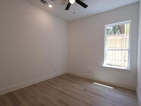 2833  Avenue L  , Fort Worth Texas 76105