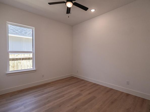 2833  Avenue L  , Fort Worth Texas 76105
