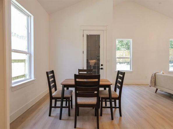 2833  Avenue L  , Fort Worth Texas 76105