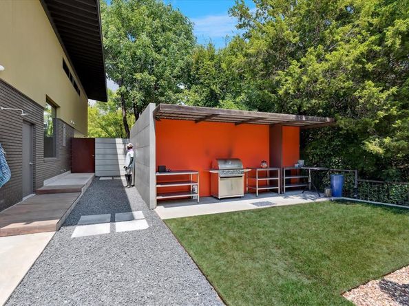 10752  Wyatt Circle , Dallas Texas 75218