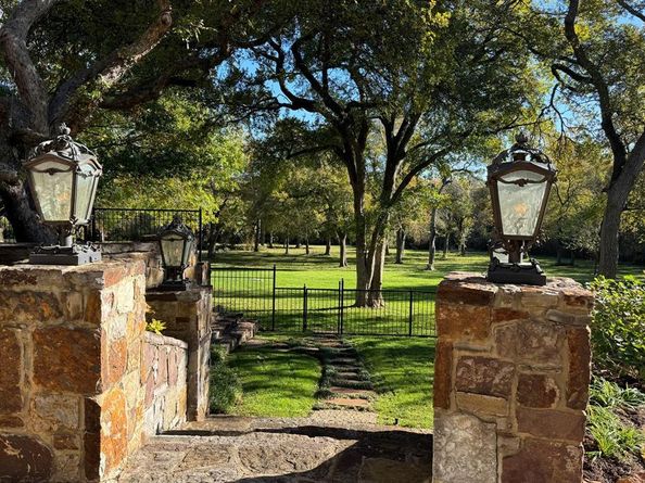 4735  Stonehollow Way , Dallas Texas 75287