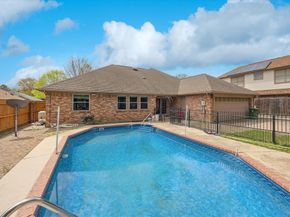 524  Highland Park Drive , Hurst Texas 76054