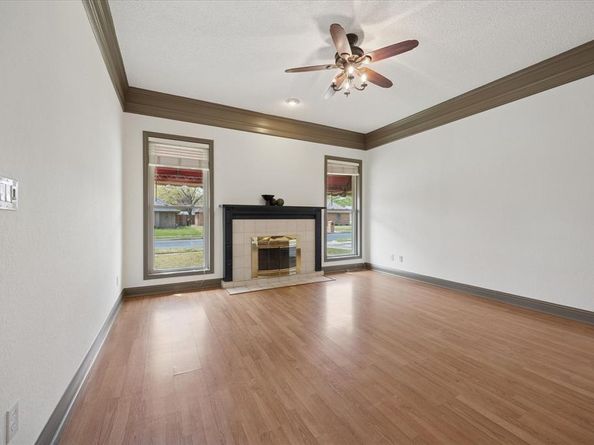 524  Highland Park Drive , Hurst Texas 76054