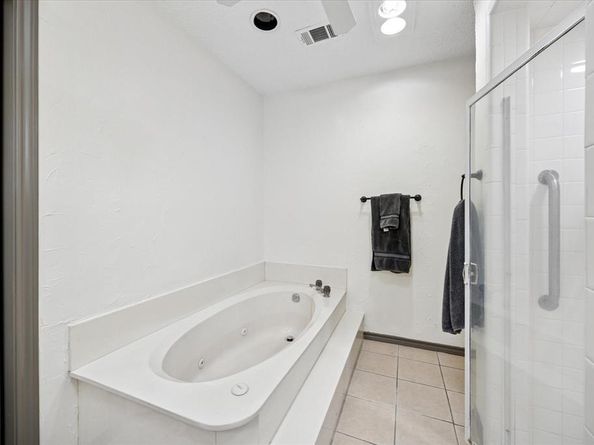 524  Highland Park Drive , Hurst Texas 76054