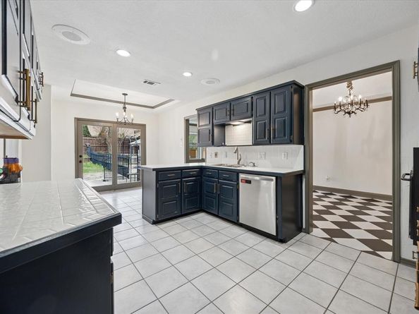 524  Highland Park Drive , Hurst Texas 76054