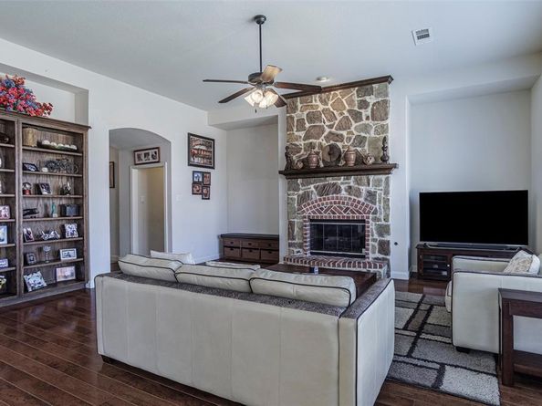 3036  Larreta  , Grand Prairie Texas 75054