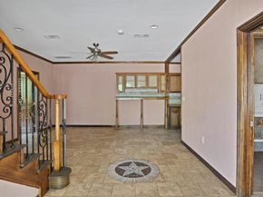 1919  Muncie Avenue , Dallas Texas 75212