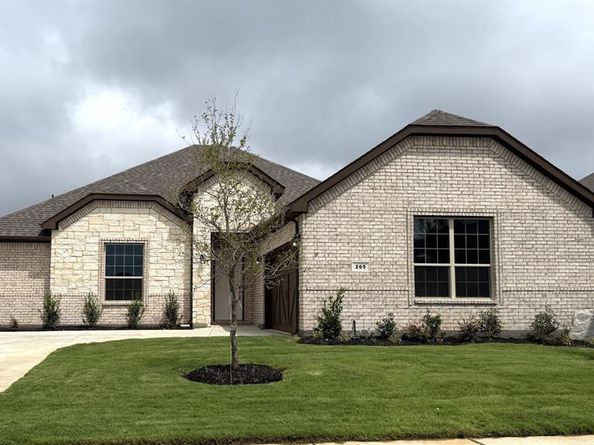 205  SYDNEY Lane , Mansfield Texas 76063