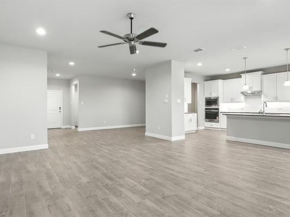 205  SYDNEY Lane , Mansfield Texas 76063