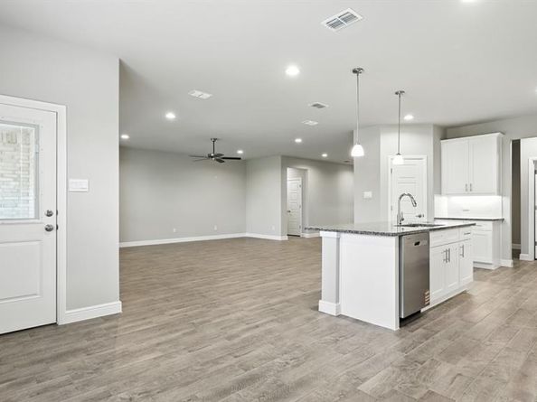 205  SYDNEY Lane , Mansfield Texas 76063