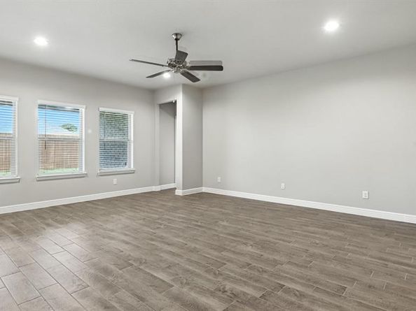 205  SYDNEY Lane , Mansfield Texas 76063
