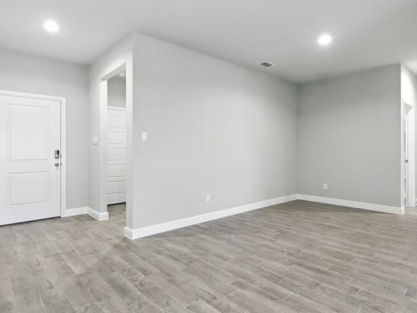 205  SYDNEY Lane , Mansfield Texas 76063
