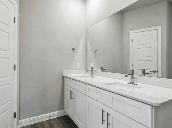 205  SYDNEY Lane , Mansfield Texas 76063
