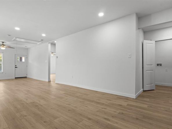 1037 E Richmond Avenue , Fort Worth Texas 76104