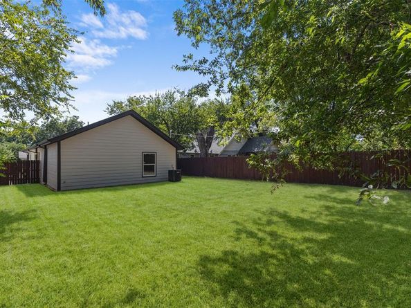 1037 E Richmond Avenue , Fort Worth Texas 76104