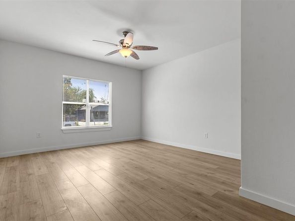 1037 E Richmond Avenue , Fort Worth Texas 76104