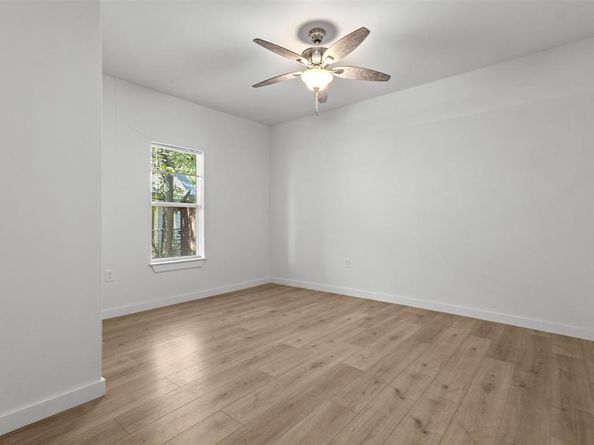 1037 E Richmond Avenue , Fort Worth Texas 76104