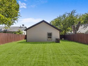 1037 E Richmond Avenue , Fort Worth Texas 76104