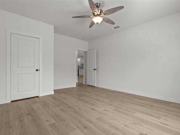 1037 E Richmond Avenue , Fort Worth Texas 76104