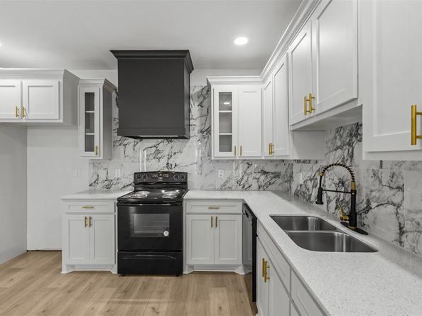 1037 E Richmond Avenue , Fort Worth Texas 76104