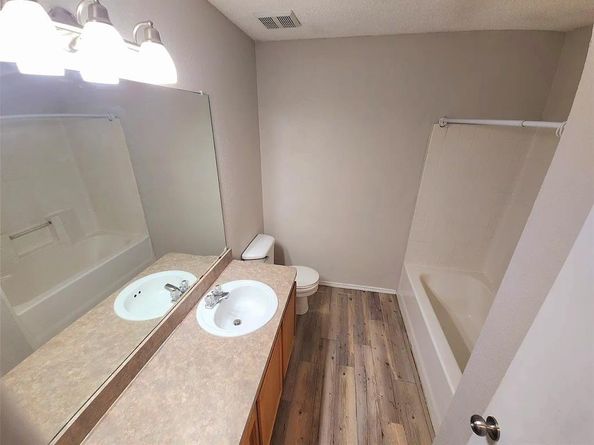 301  Ensenada Plaza , Dallas Texas 75211
