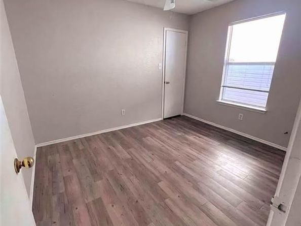 301  Ensenada Plaza , Dallas Texas 75211