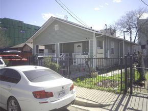 1515  HOLLY Avenue , Dallas Texas 75204