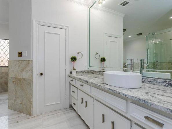 11712  Forest Court , Dallas Texas 75230