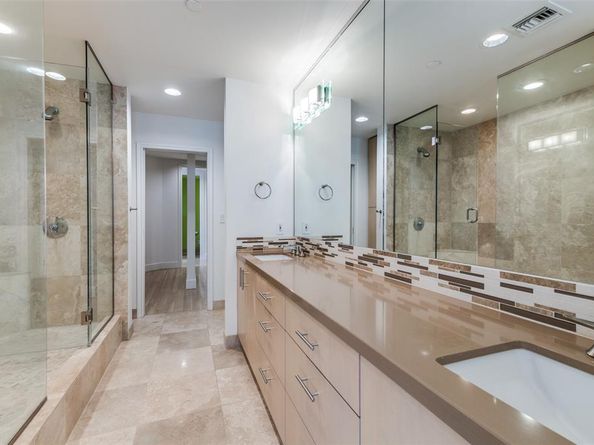 1505  Elm Street  1004, Dallas Texas 75201