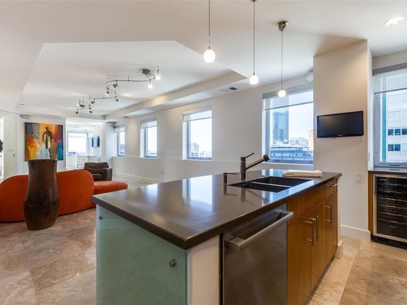 1505  Elm Street  1004, Dallas Texas 75201