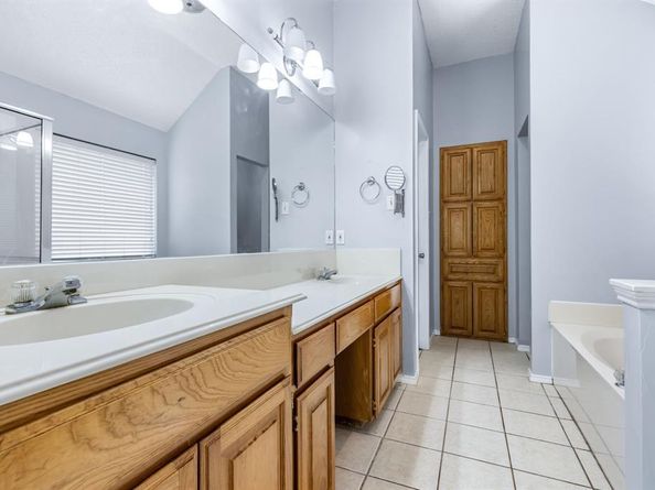 8737  San Joaquin Trail , Fort Worth Texas 76118