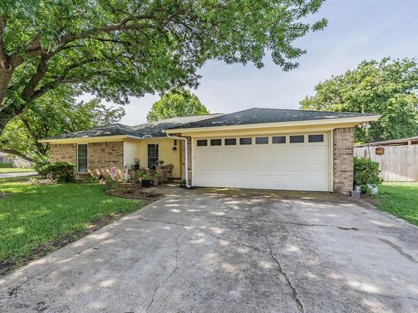 3936  Hemlock Street , Fort Worth Texas 76137