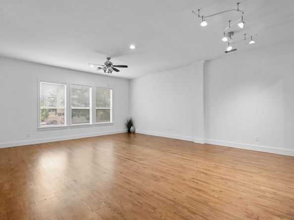 4830  Cedar Springs Road  32, Dallas Texas 75219