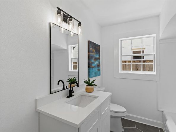 2126  Idaho Avenue , Dallas Texas 75216