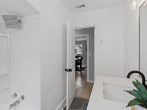 2126  Idaho Avenue , Dallas Texas 75216