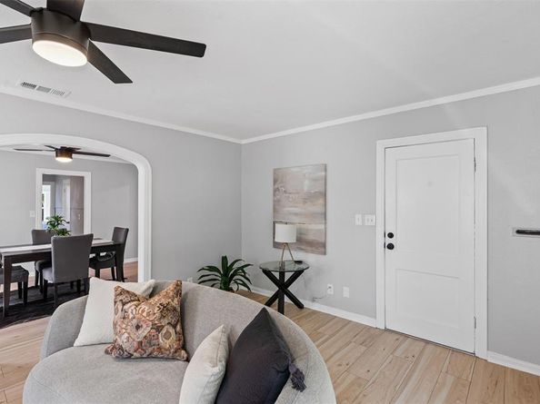 2126  Idaho Avenue , Dallas Texas 75216