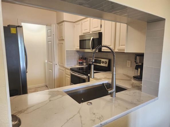 2106  Amesbury Drive  220, Arlington Texas 76011