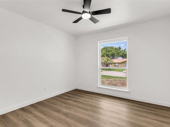 1390  Dogwood Trail , Lewisville Texas 75067