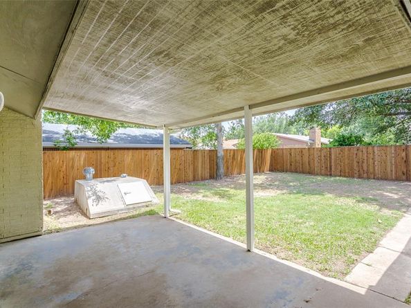 1390  Dogwood Trail , Lewisville Texas 75067