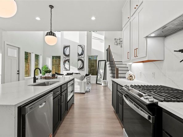 2219 W Lovers Lane , Dallas Texas 75235