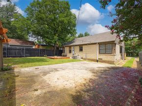 2610  Aster Street , Dallas Texas 75211
