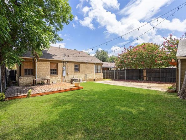 2610  Aster Street , Dallas Texas 75211
