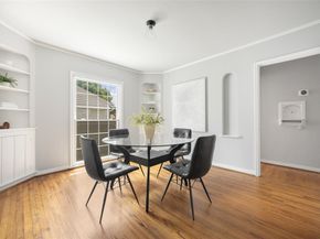 2610  Aster Street , Dallas Texas 75211