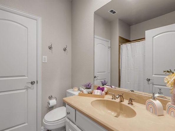 2248  Forest Hollow Park , Dallas Texas 75228