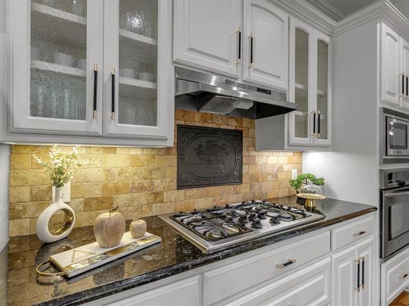 2248  Forest Hollow Park , Dallas Texas 75228