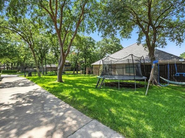 4915  Cross Creek Court , Arlington Texas 76017